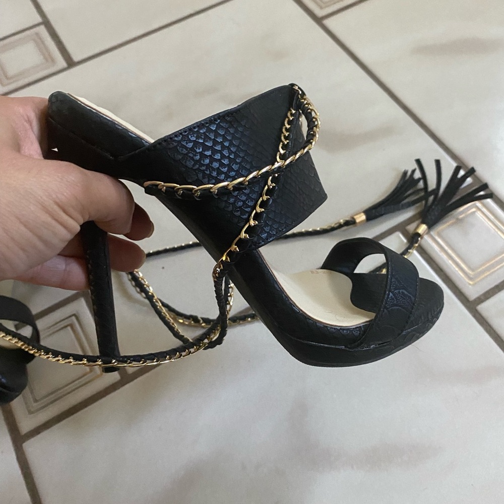 Black heels - Picture 6 of 12
